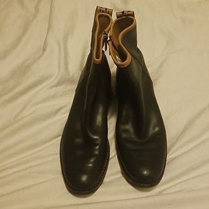 Rare Timberland Leather ankle boots w/leaf cutout